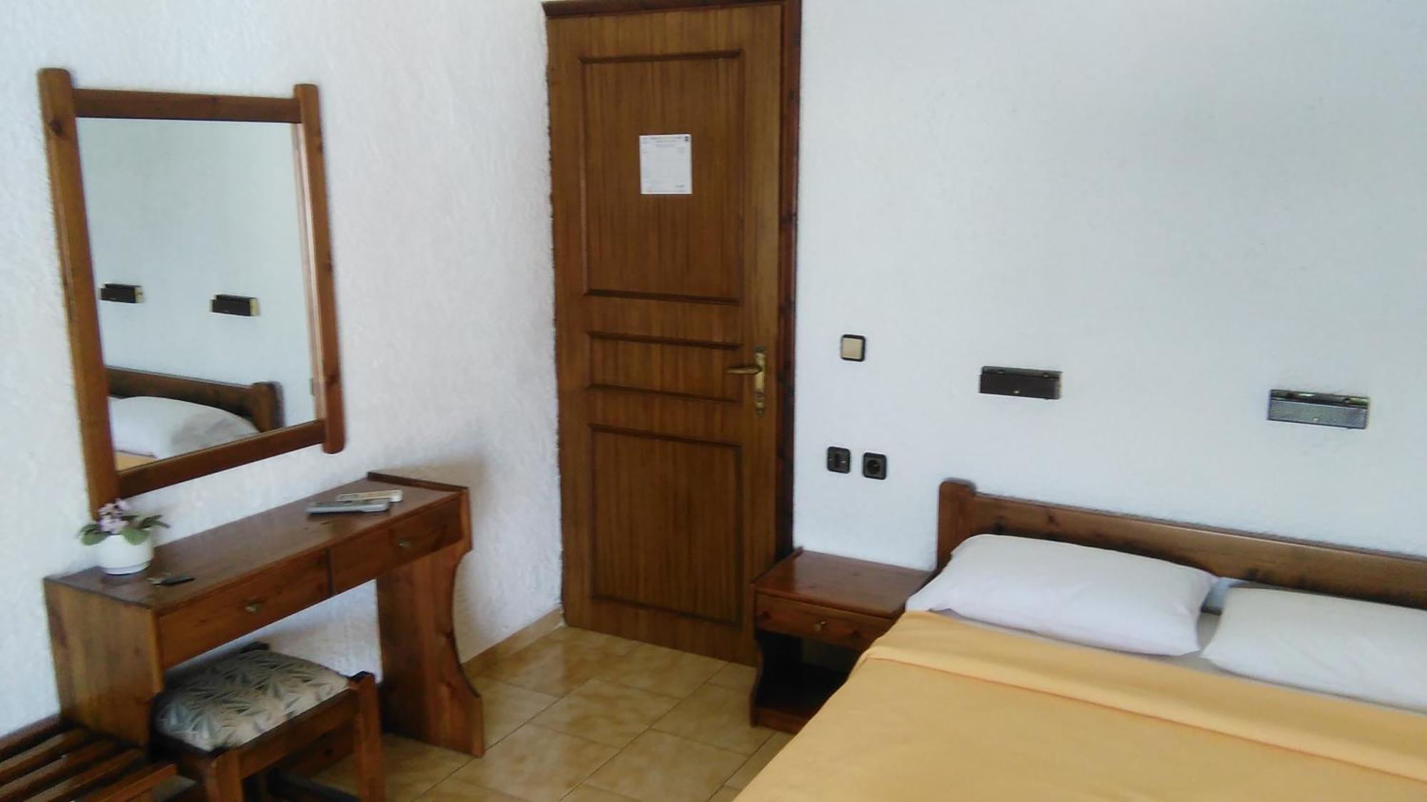 Hotel Lefkes Paralía Skotínis Chambre photo