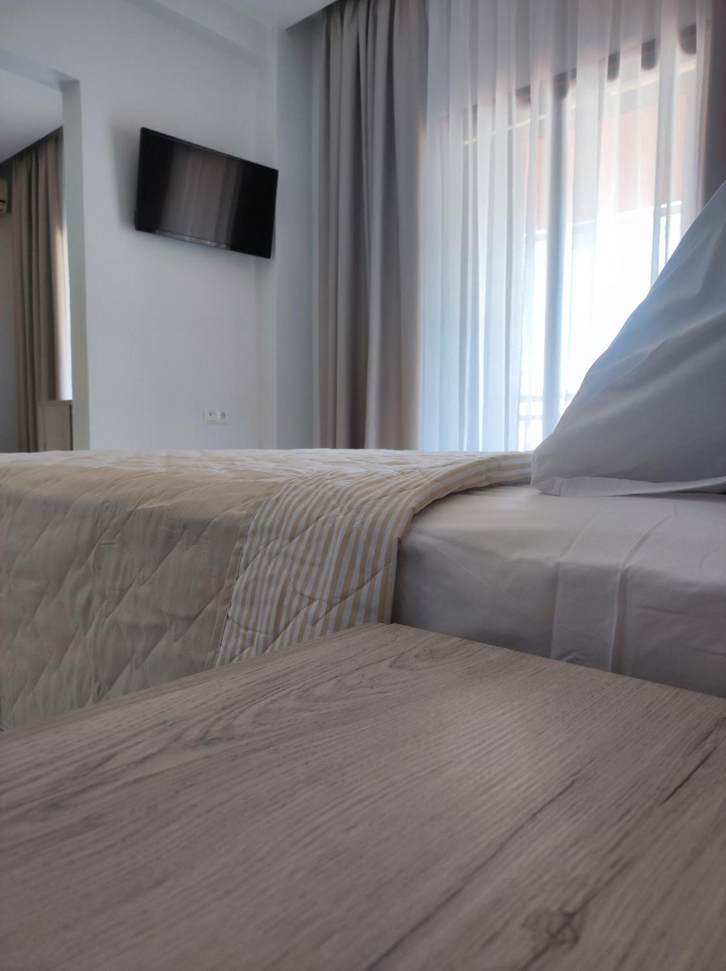 Hotel Lefkes Paralía Skotínis Chambre photo