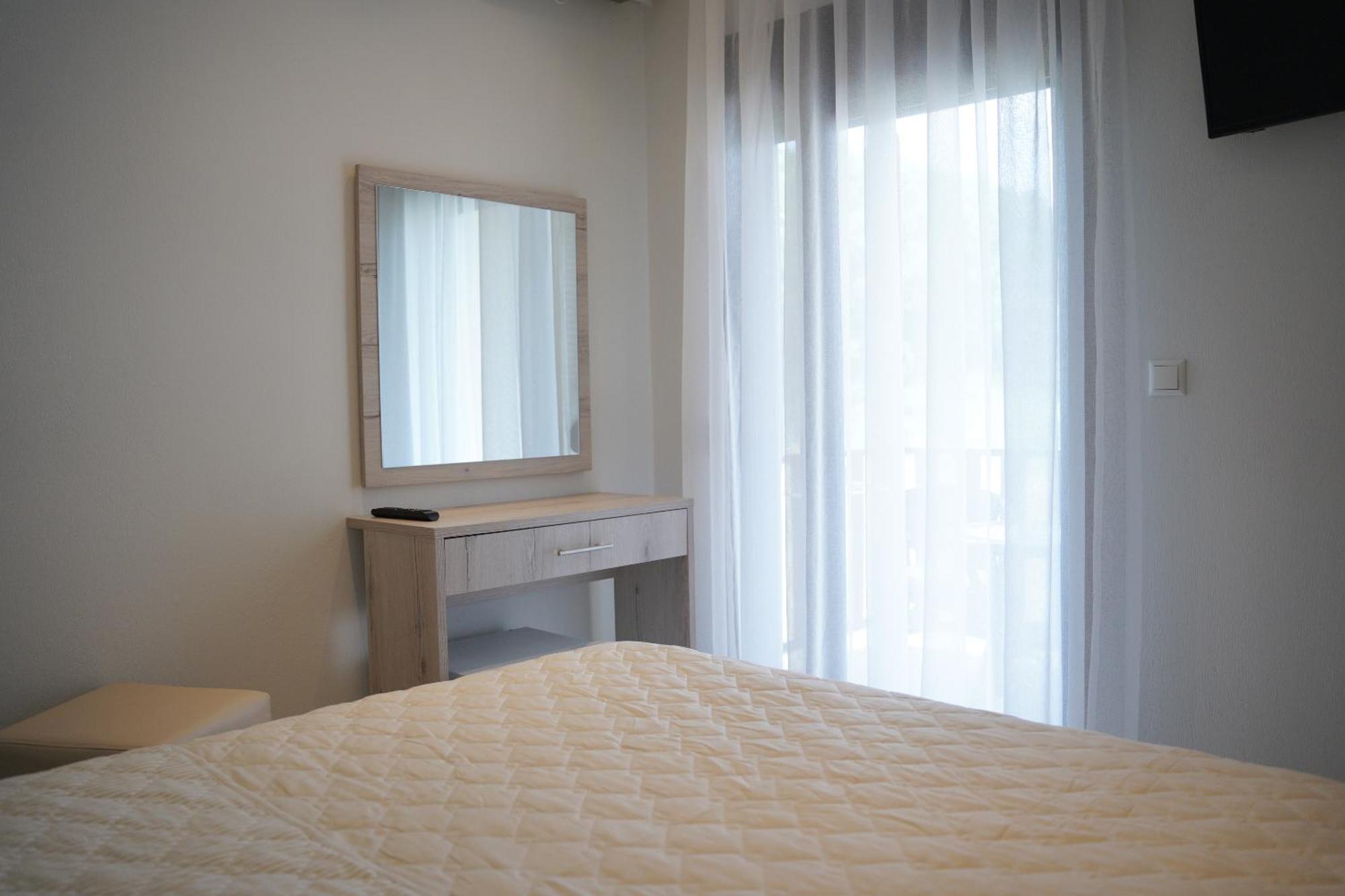 Hotel Lefkes Paralía Skotínis Extérieur photo